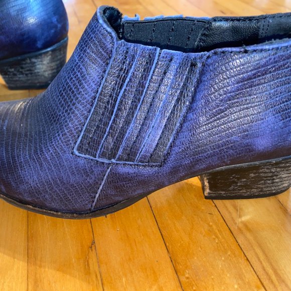 Adored Blue Leather Snakeskin Steve Madden Booties. Slip on and wedge heels. - Picture 4 of 8
